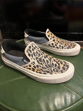 STRAYE CLASSIC SLIP ONS LIMITED EDITION  STRAIGHT SAVAGE ANIMAL PACK SIZE 9.5